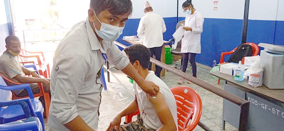 बाँकेमा ५३ प्रतिशतले पहिलो र ३६ प्रतिशतले दोस्रो डोज खोप लगाए