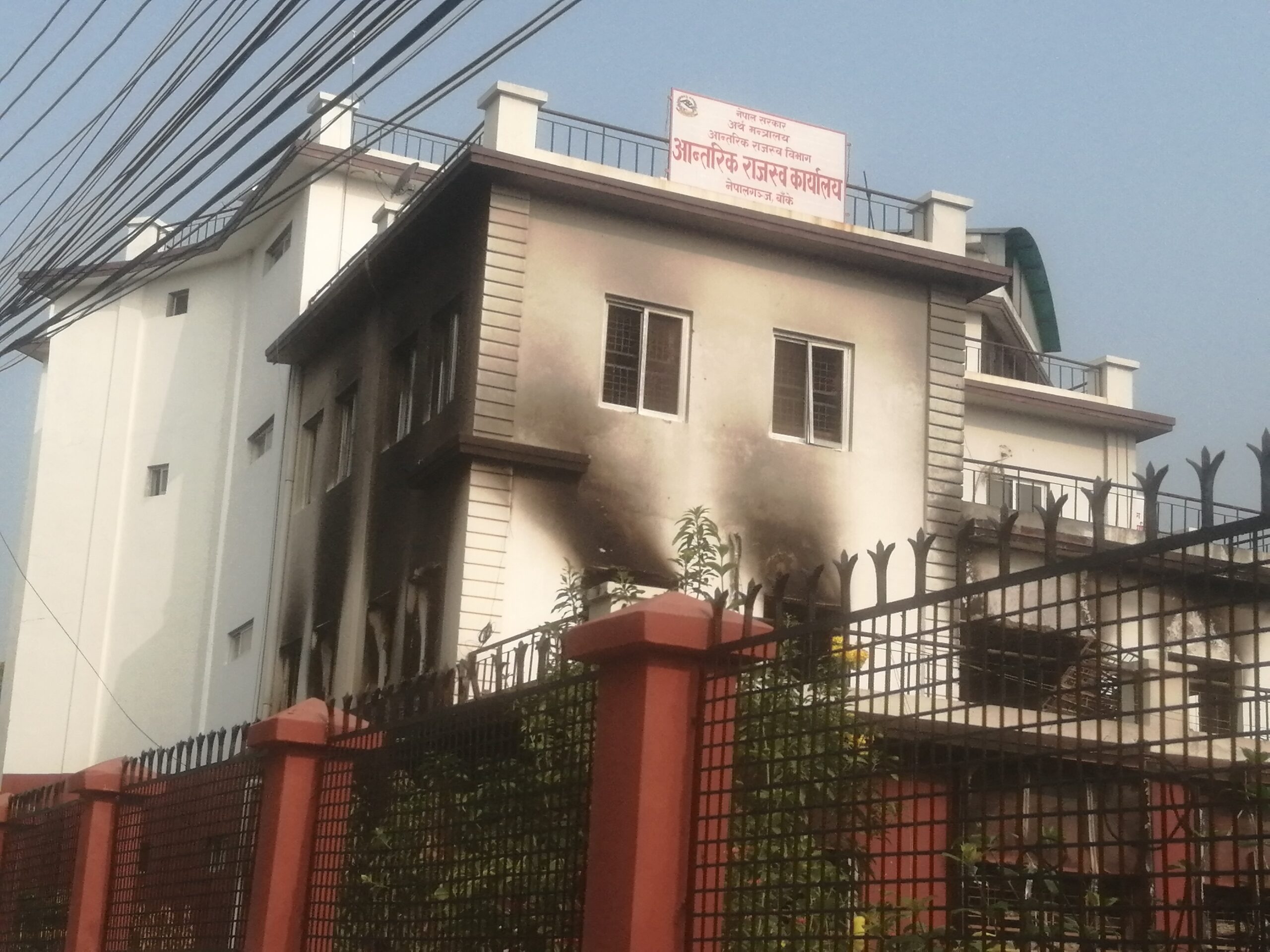 मालपाेत र आन्तरिक राजश्व भवनमा बस्न नमिल्ने