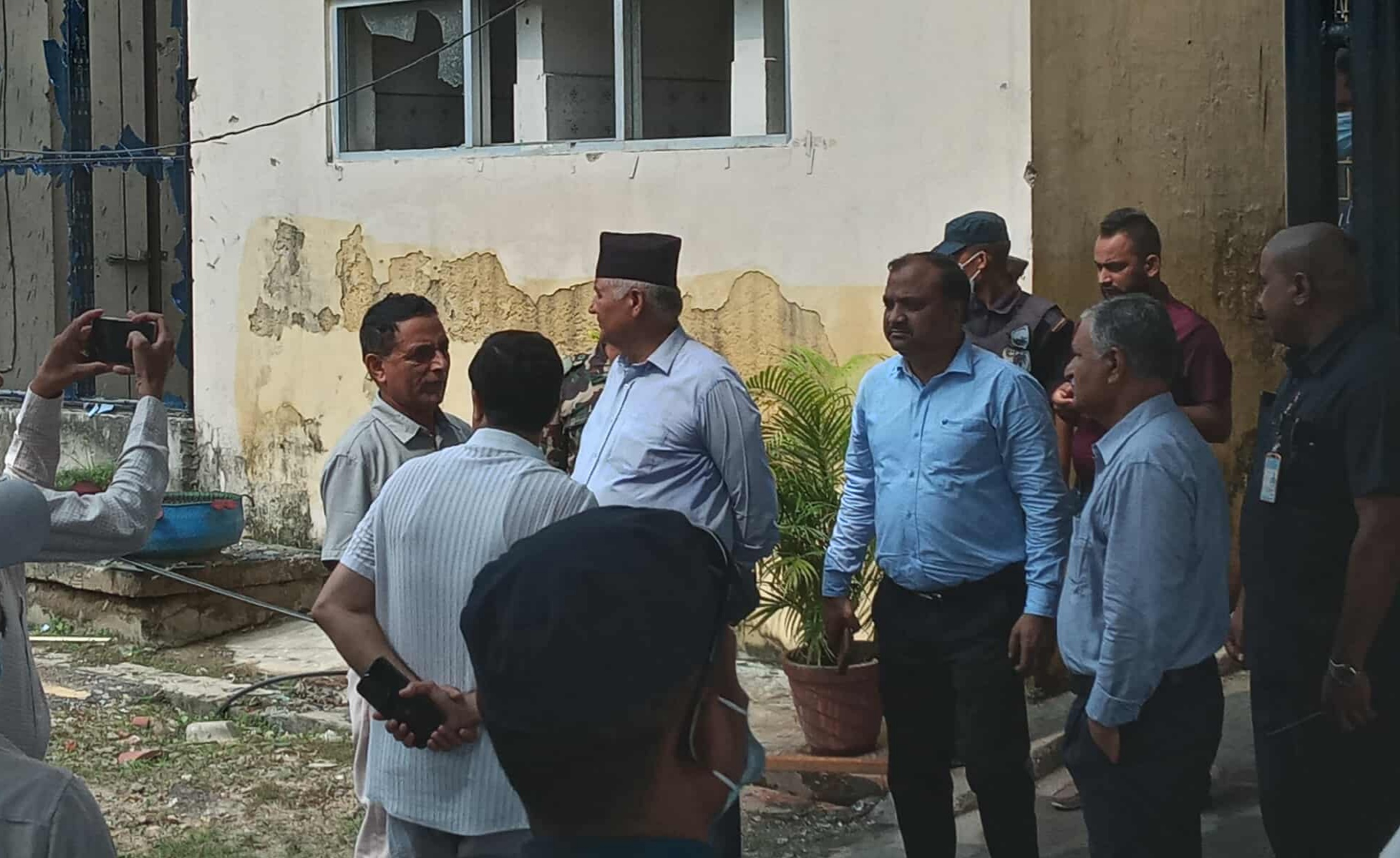 बाँकेकाे आगलागी गरिएका कार्यालयकाे निरीक्षण गर्दै मुख्यमन्त्री