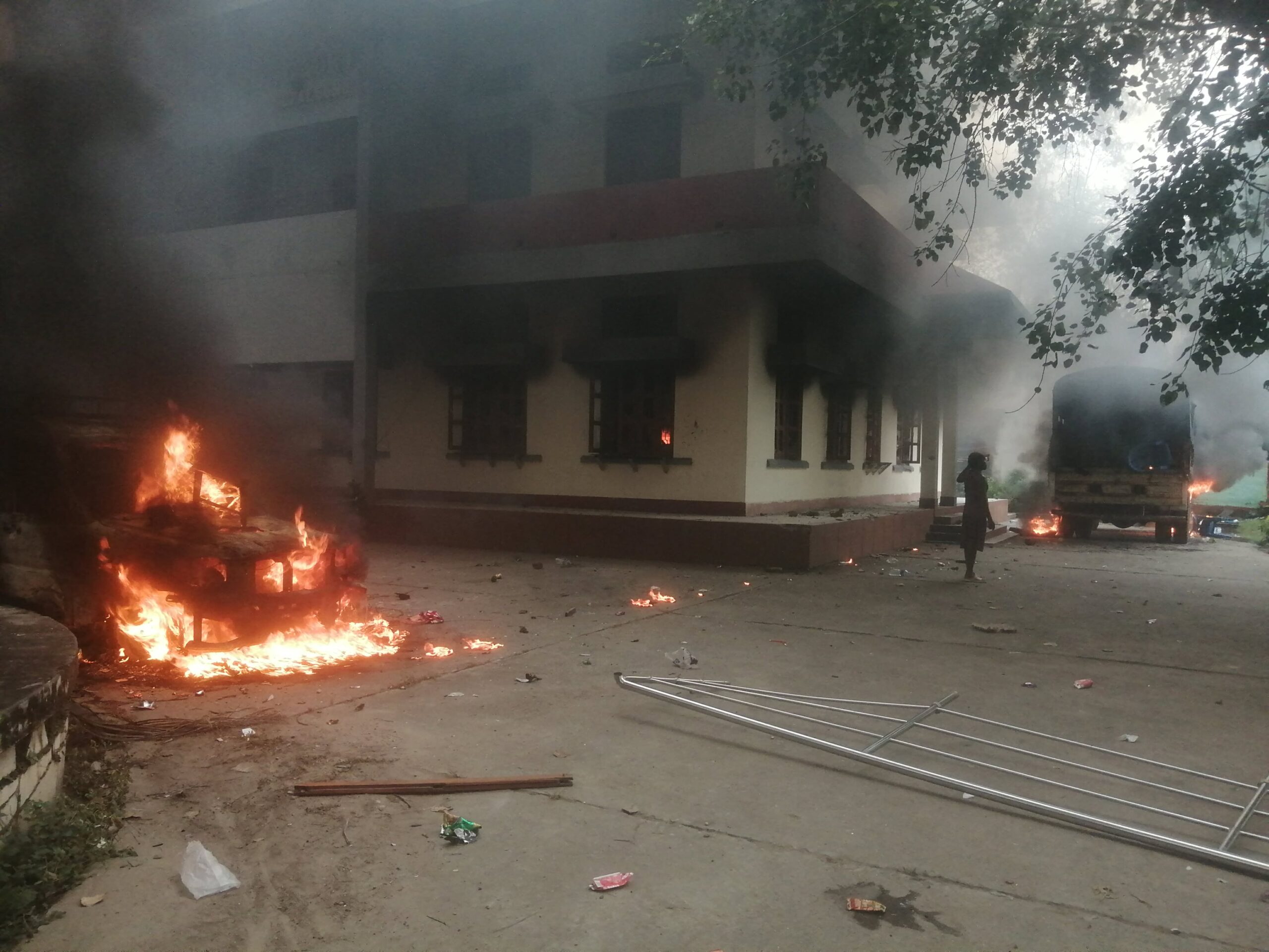 जेन-जीकाे नाममा आगजनी र लुटपाट गर्नेलाई खाेज्दै प्रहरी